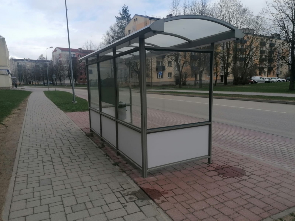 Netīrumi krājas gadu. Rūpējoties par autobusu pieturu tīrību, vienu reizi gadā Aizkraukles novada dome organizē to mazgāšanu. Parasti tas notiek maijā.
