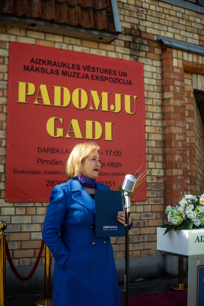 Apmeklētājiem ražens gads. Nominācijā “Tūrisms” balvu pasniedza Aizkraukles Vēstures un mākslas muzeja direktorei Dzintrai Cepurei. Muzeja pastāvīgā ekspozīcija “Padomju gadi”, neraugoties uz pandēmijas apstākļiem, pērn sasniedza rekordlielu — 10 000 — apmeklētāju skaitu.
Autors: no Aizkraukles novada pašvaldības