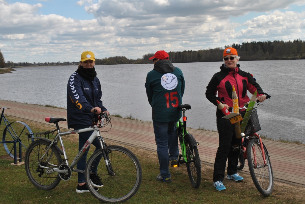 DUBULTJUBILEJA šogad velobraucienam un Pļaviņu Mākslas skolai, kuras pārstāvji arī devās distancē.