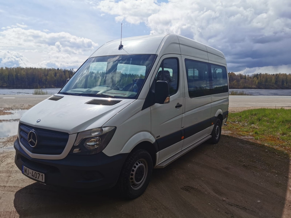 JAUNAIS “Ziedugravu” mikroautobuss.