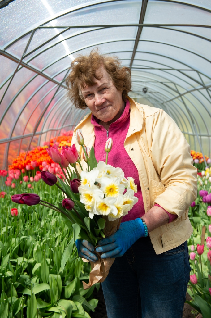 Paslavē par skaisto ziedēšanu. Koknesiete Skaidrīte Bezlepkina saka — ar ziediem jārunā un dažreiz arī jāpabaras.