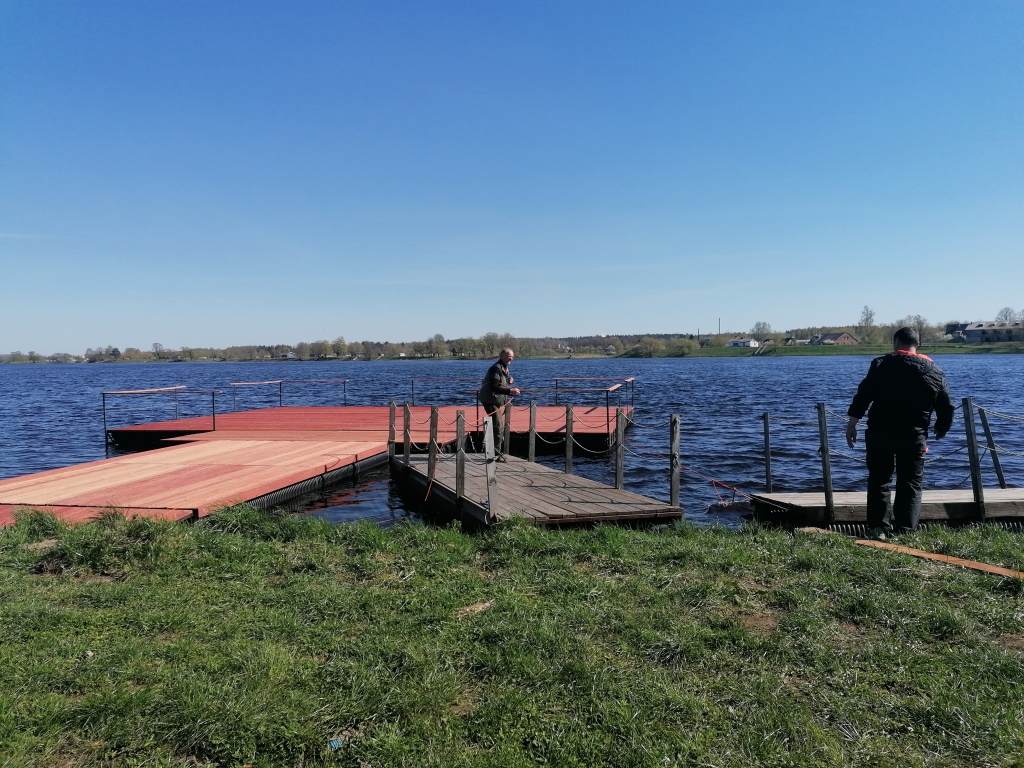 Laipas laivu piestātnei. Skrīveros šogad novietotas divas jaunas laipas laivu piestāšanai, savukārt kuģīša piestātnē pie Klidziņas novietots plosts, kuru varēs izmantot kā pārvietojamo estrādi.