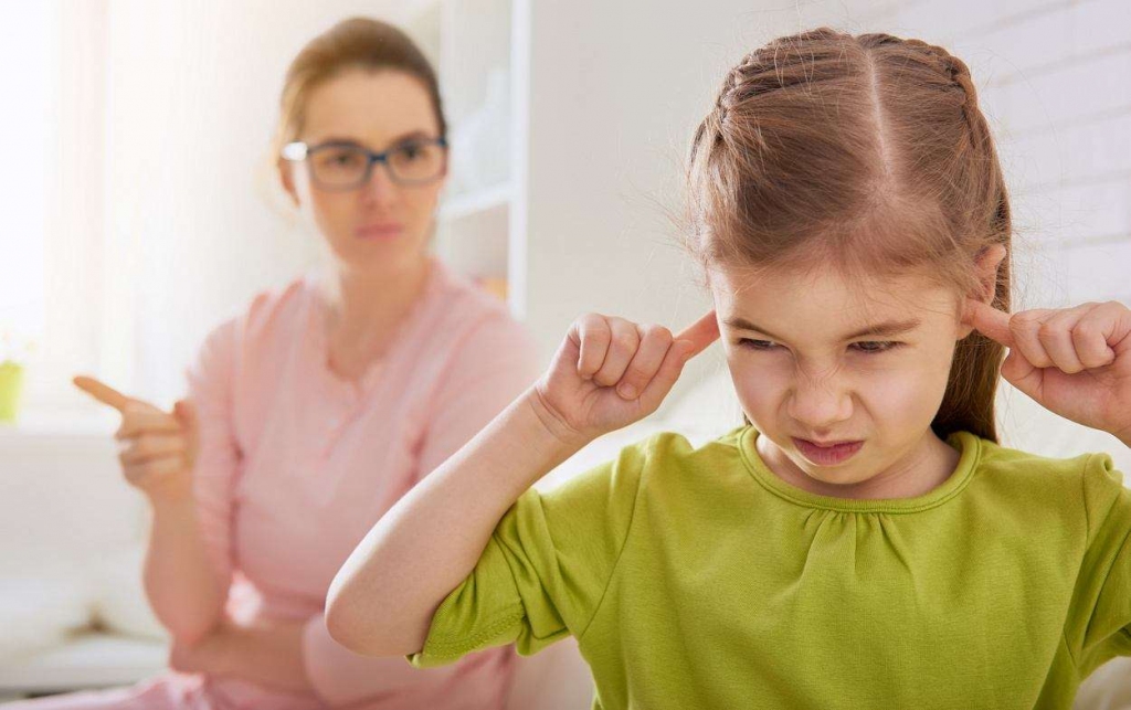 Skolas dramatiskais pulciņš gatavojas iestudēt lugu, notiek lomu sadale. Ja es nebūšu princese, nepiedalos — dusmīgi kāju pie zemes cērt meitenīte. Acīmredzot vienīgajam vai jaunākajam bērnam ģimenē nekas nav liegts.
Autors: no “kabar.kg”