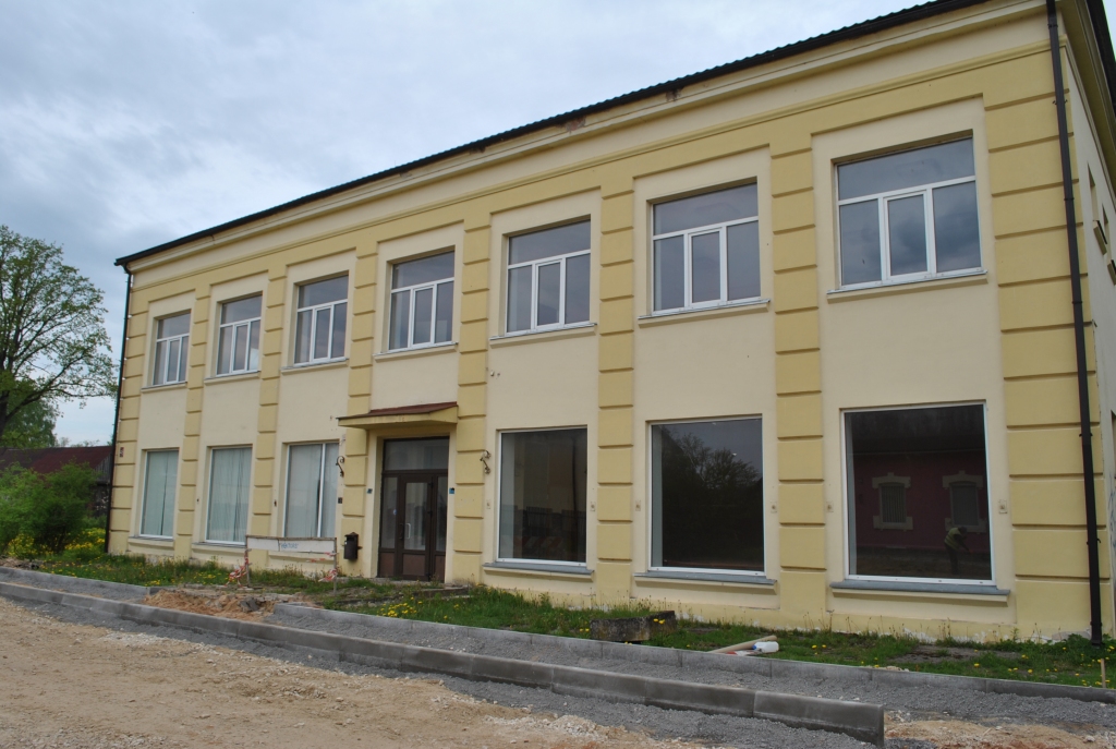 PĀRBŪVI GAIDA bijusī veikala ēka Raiņa ielā 45, kas paredzēta bibliotēkai. 