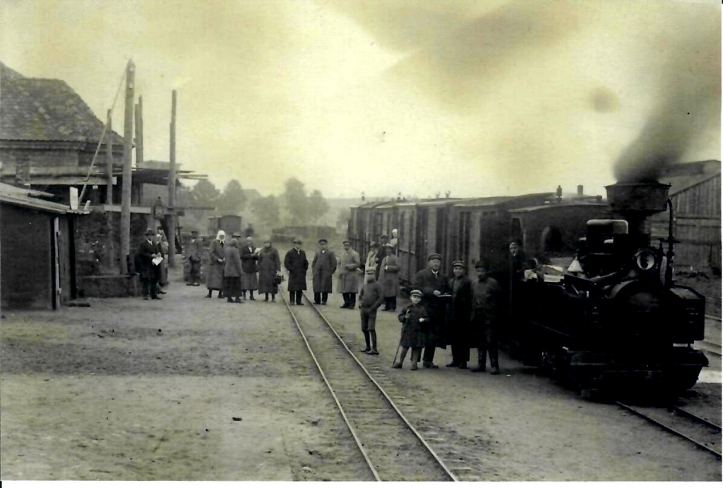 Vilciens Neretas stacijā.