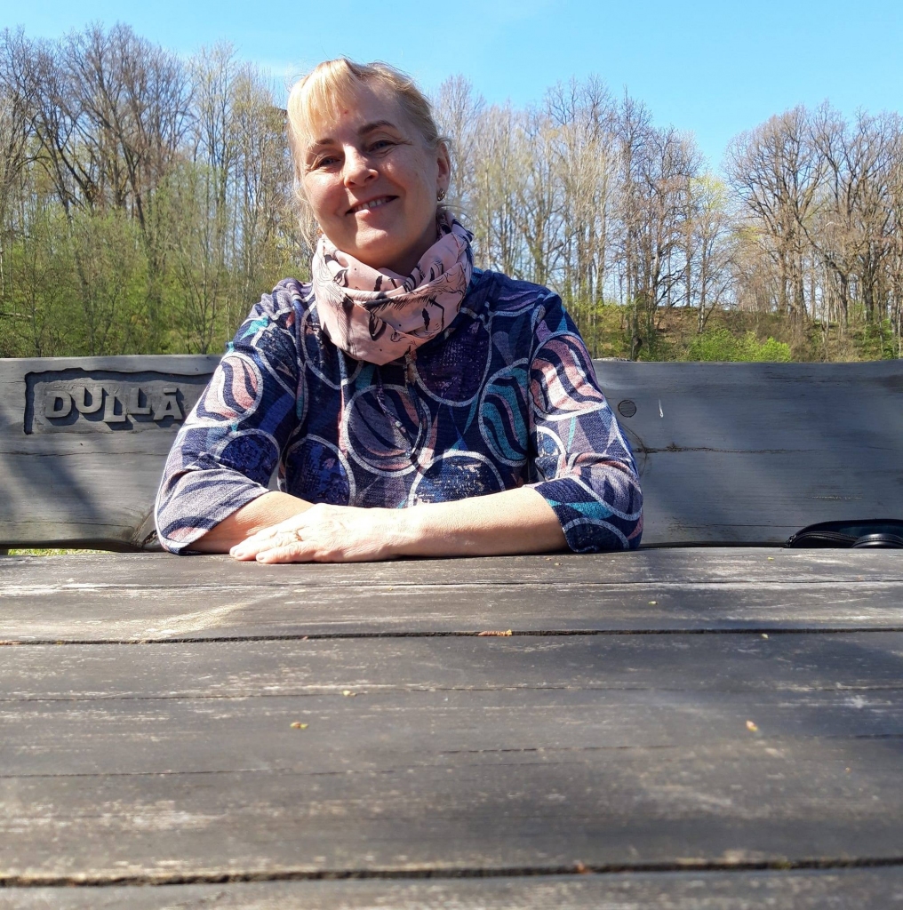 Iesaka  Lolita Ondzule, Aizkraukles novada vidusskolas skolotāja.