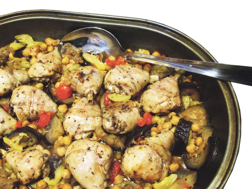 Cāļu stilbiņi ar dārzeņiem.