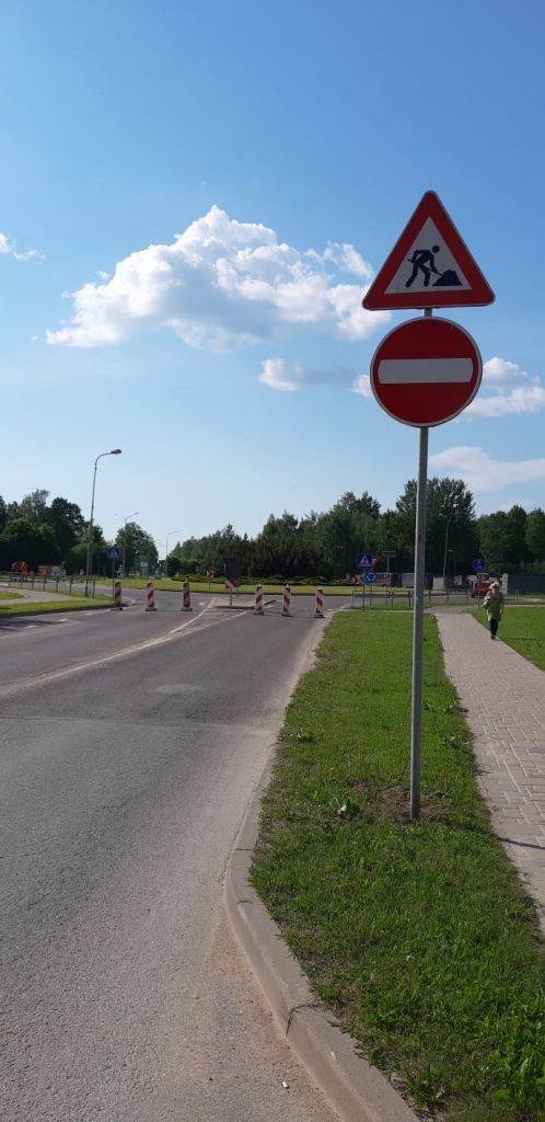 Neērtības braucējiem. Sakarā ar rotācijas apļa remontu pie lielveikala 
