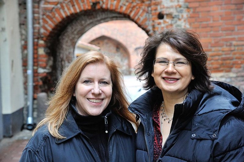 Ingūna Skuja (no labās) un Melisa Bradena.