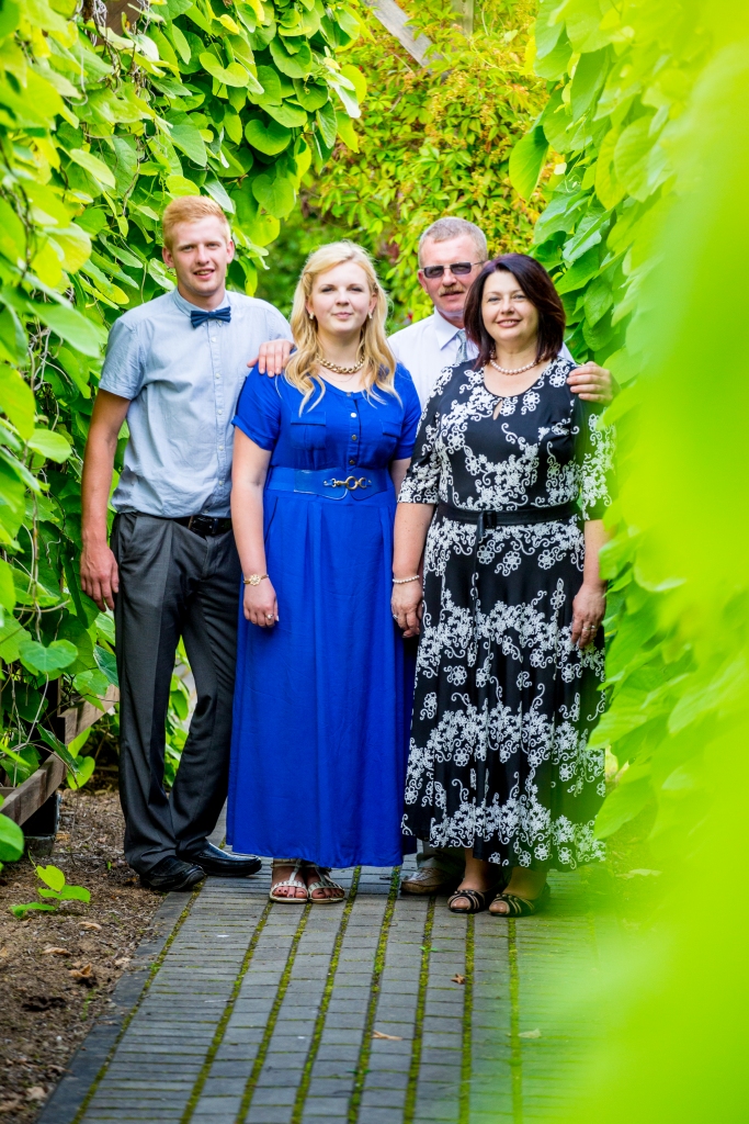 SKRĪVERIETE INGA KOKAINE AR SAVIEM MĪĻAJIEM — vīru Austri, meitu Anniju un dēlu Jāni.
Autors: no Ingas albuma