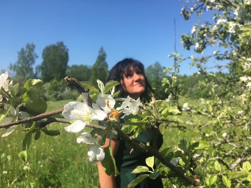 Topošā aromterapeite dzīvo saskaņā ar darbu un apgūst arvien vairāk zinību, kas palīdz dabā gūtās vielas izmantot veselībai un skaistumam.
Autors: no personīgā albuma