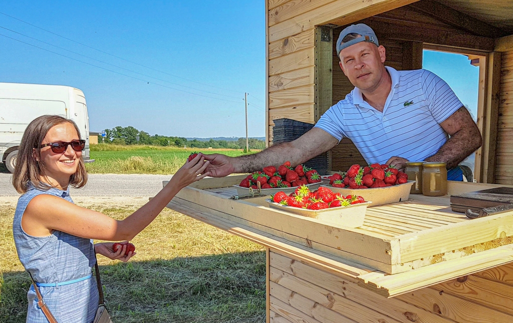 “Esmu gandarīts par paveikto!” Ar pirmajiem pircējiem Vents Aperāns iepazīstas personīgi.