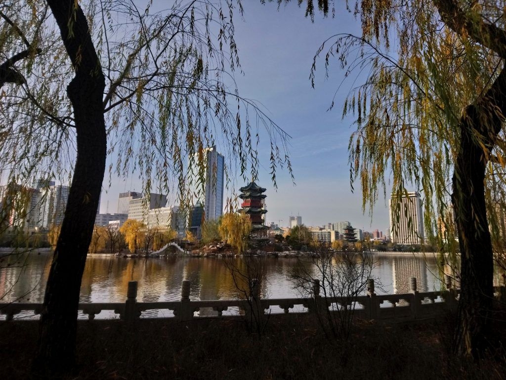 MŪSDIENAS UN SENATNE Taijuaņas pilsētas apbūvē.
Autors: no ceļotāju albuma