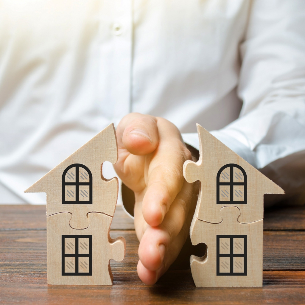 KOPĪPAŠUMS // Civillikuma 1067. pants. “Īpašuma tiesība, kas pieder uz vienu un to pašu nedalītu lietu vairākām personām nevis reālās, bet tikai domājamās daļās, tā ka sadalīts vienīgi tiesību saturs, ir kopīpašuma tiesība.”
Autors: no “pexels.com