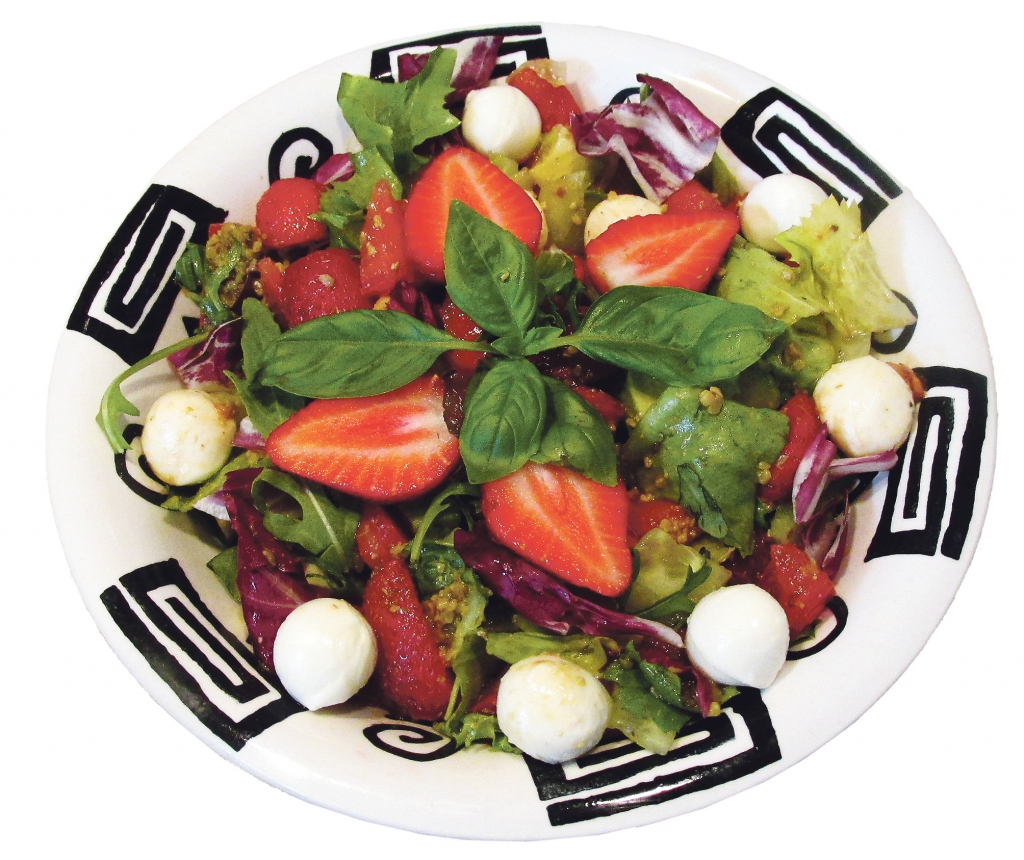 Salāti ar zemenēm “Laikam līdzi”.