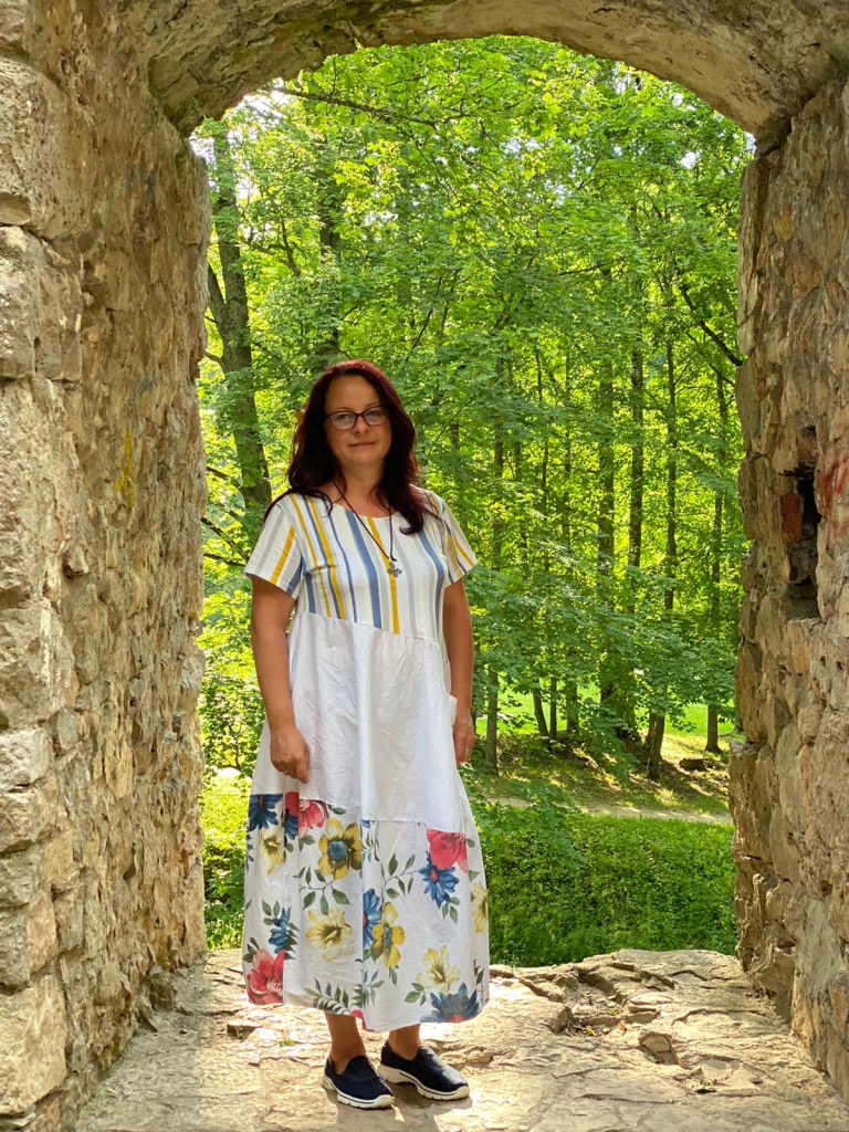 AIZKRAUKLIETEI EVITAI SALMIŅAI patīk iepazīt interesantas vietas Latvijā.
Autors: no Evitas albuma