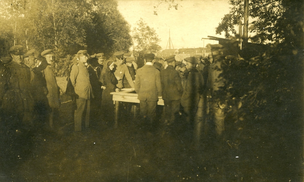 Zaļumballes publika. 1918. gads. Pirmais pasaules karš. Vācu okupācijas laiks. Fotogrāfs nezināms.