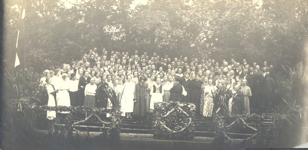 Zaļumballes dekorācijas. Jauktais koris. Fotogrāfs nezināms.
Autors: no Neretas muzeja