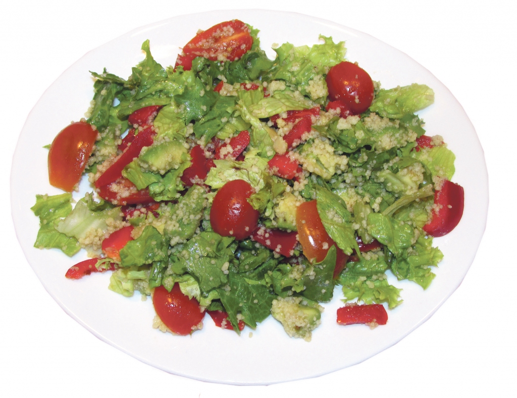 Kuskusa salāti ar avokado.