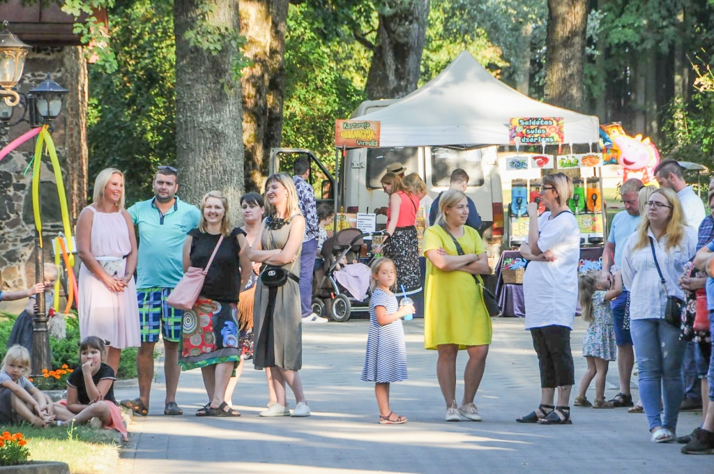 ĒRBERĢES MUIŽAS SVĒTKI vietējiem un  ciemiņiem tiek  rīkoti jau 11. reizi.
Autors: Aivars Miezītis