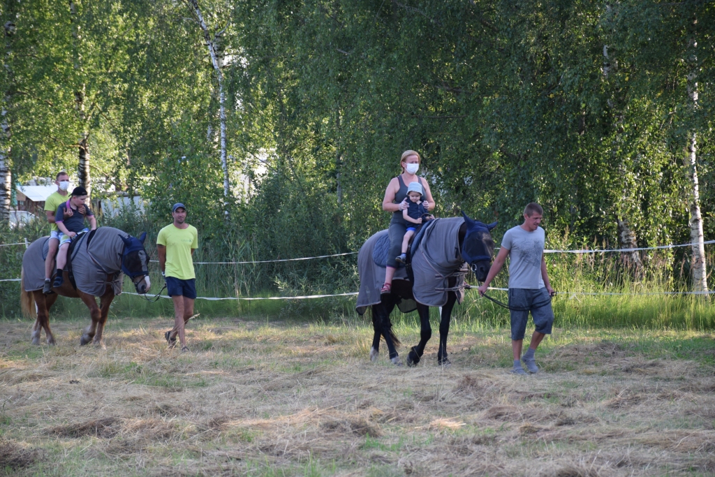 Reitterapijas nodarbības Aizkraukles novada Sociālais dienests projektā “Atver sirdi Zemgalē” nodrošina jau otro gadu, un cerams, ka to varēs nodrošināt arī turpmāk visu projekta īstenošanas laiku līdz 2023. gadam.