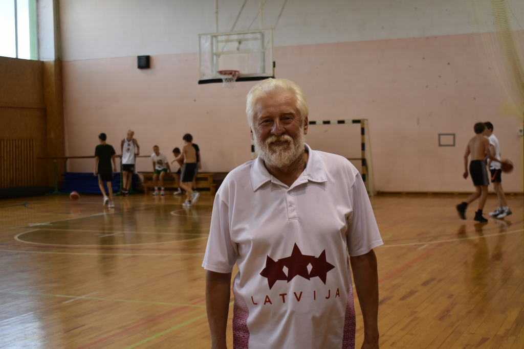 Basketbola tēvs daudziem izciliem spēlētājiem — Andris Eglītis.