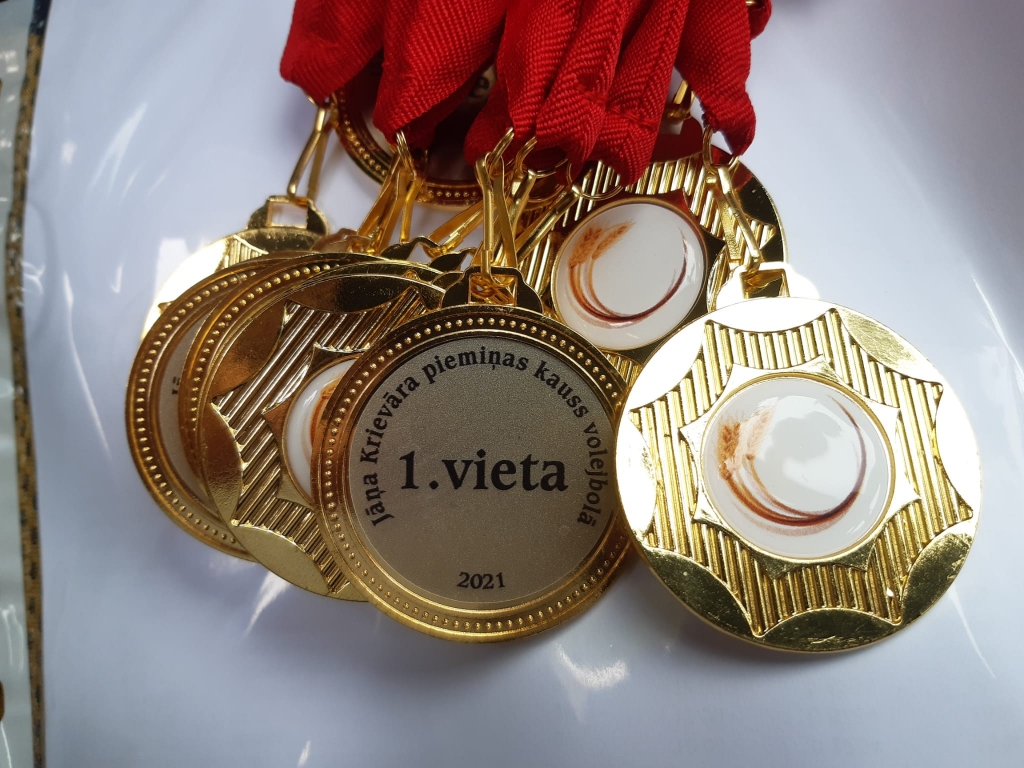 Balvas uzvarētājiem. Kausu saņems spēcīgākā vīriešu komanda, pārējiem uzvarētājiem būs medaļas un diplomi.
Autors: Lība Zukule