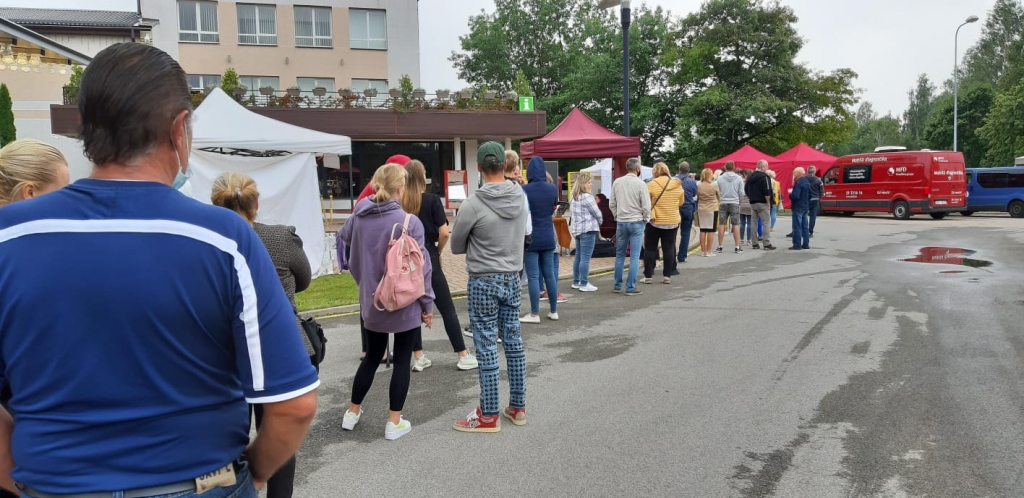 Visiem nepietika. Vakcinēties gribētāju izbraukuma vakcinācijā Aizkrauklē bija vairāk nekā vakcīnu.
Autors: Agita Grīnvalde-Iruka