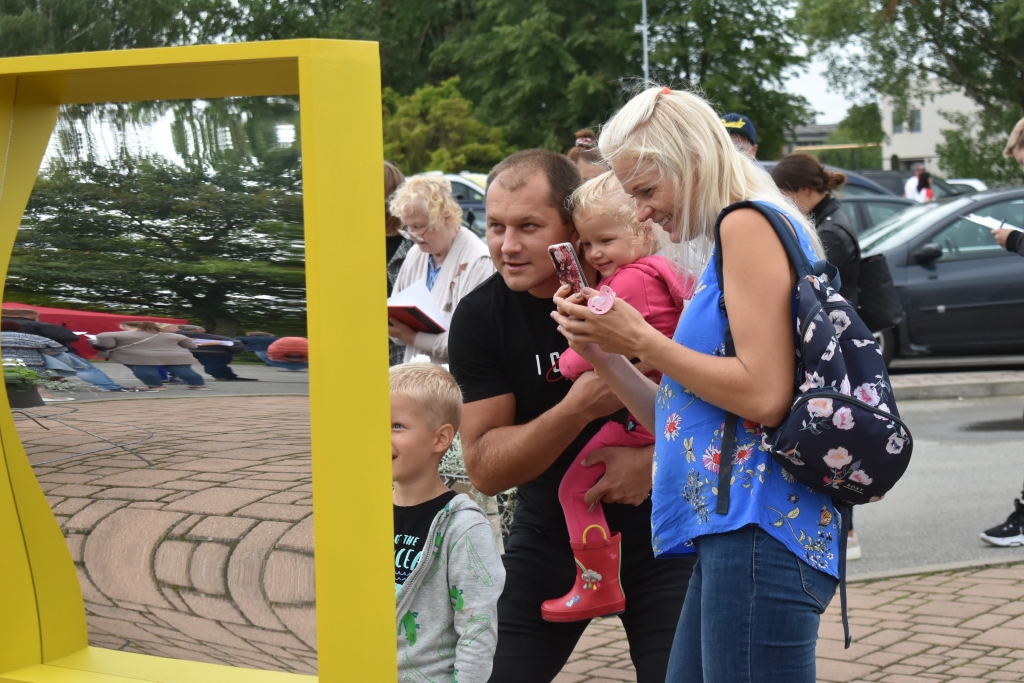 Jautrais atspulgs. Gusevu ģimene pie greizajiem spoguļiem.