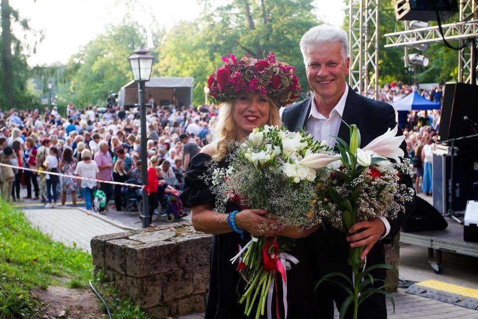 OLGA RAJECKA UN UĢIS ROZE.
Autors: publicitātes