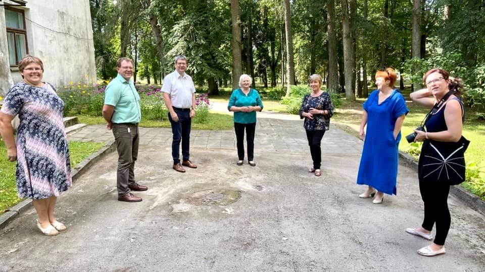 Cerību diena. 5. augusts, kad Zalves bijušajā skolā ieradās jaunā Aizkraukles novada vadības un attīstības plānošanas speciālistu delegācija, nodēvēts par Cerību dienu.
Autors: no Leona Līduma albuma