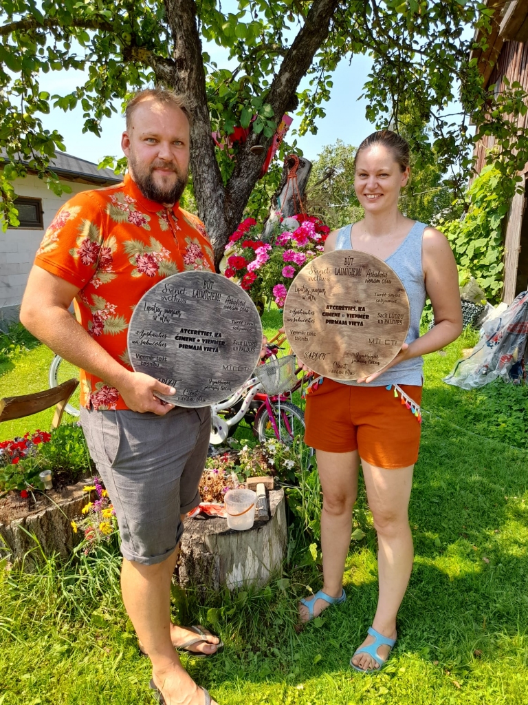 TOP PULKSTEŅI AR ĢIMENES LIKUMIEM. Skrīverieši Ilze un Ivars Girgensoni.
Autors: Iveta Skaba