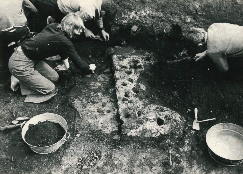 Arheoloģiskie izrakumi Aizkraukles pilskalnā. Podnieka cepļa pārgriešana.
Autors: no arheologubiedriba.lv