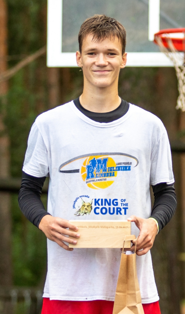 Jaunjelgavietis Jānis Censonis U16 1:1 basketbolā izcīnīja pārliecinošu uzvaru.
Autors: Lāsma Irša