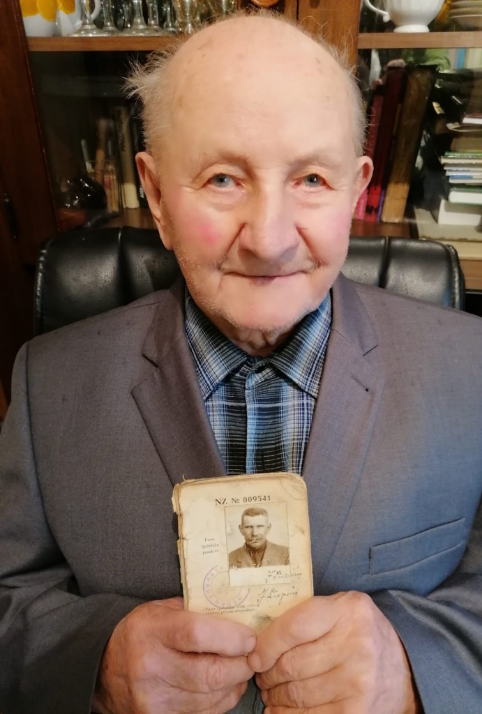 STIPRAS DZIMTAS SAKNES. Viensētas atjaunošanai seko līdzi arī vectēvs Jānis Liepiņš.
Autors: no ģimenes albuma