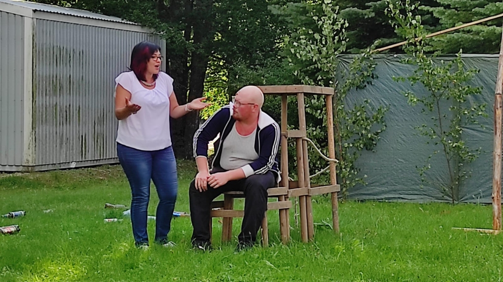 Skats no izrādes “Tie paši oši”.
Autors: no Staburaga saieta nama