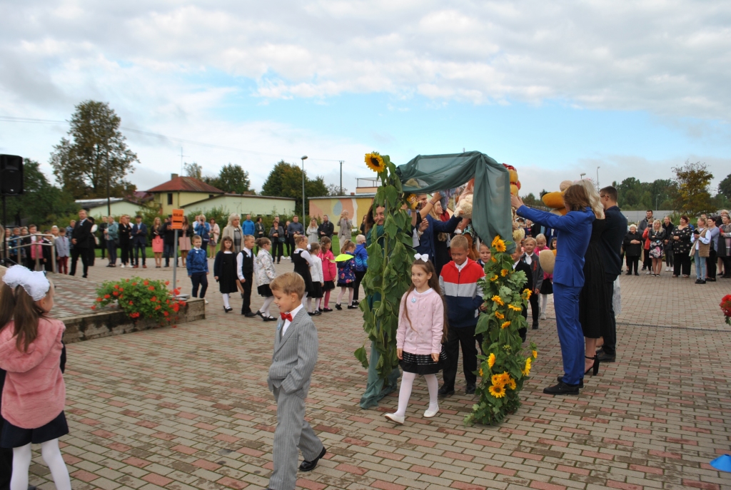 Jauno mācību gadu Pļaviņu vidusskola iesākusi ar divām skaitliski lielām 1. klasēm — katrā mācīsies 23 skolēni.