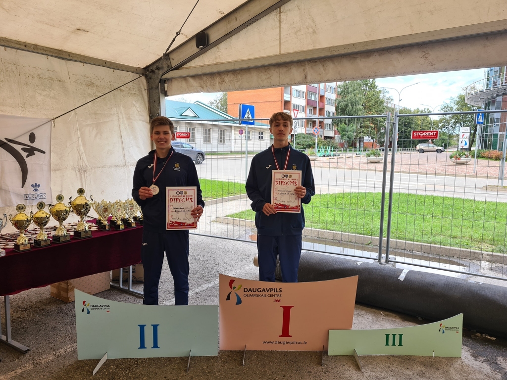 Zelts un sudrabs! U18 grupā svara kategorijā līdz 68 kg 1. vietu izcīnīja Armands Griņevskis (no labās), sudrabs — Leonam Fetkuļinam.
Autors: Igors Fetkuļins