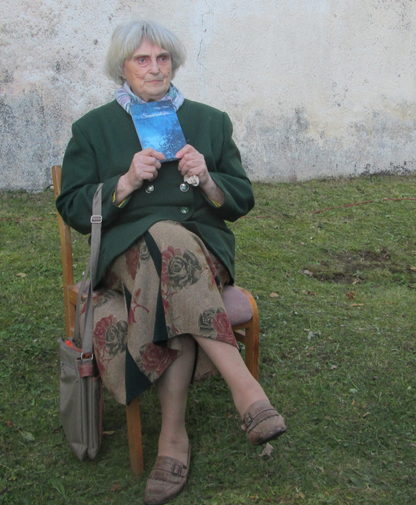 Ražīgs gads. Maijai Stepēnai šogad izdevniecībā “Ezerrozes grāmatas” iznākuši divi dzejoļu krājumi.
Autors: Ināra Sudare