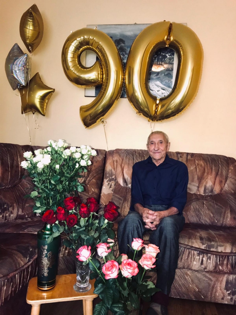 Bagātā mūža gaviļnieks. Koknesietis Edgars Ādamsons 90. dzimšanas dienā, kad saņēma daudz baltu dieniņu vēlējumu no saviem tuvajiem.
Autors: no ģimenes albuma