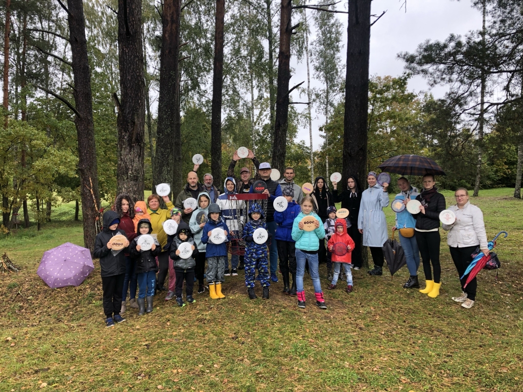 Lai labi lido! Eiropas Sporta nedēļas laikā Sērenē atklāts disku golfa laukums.