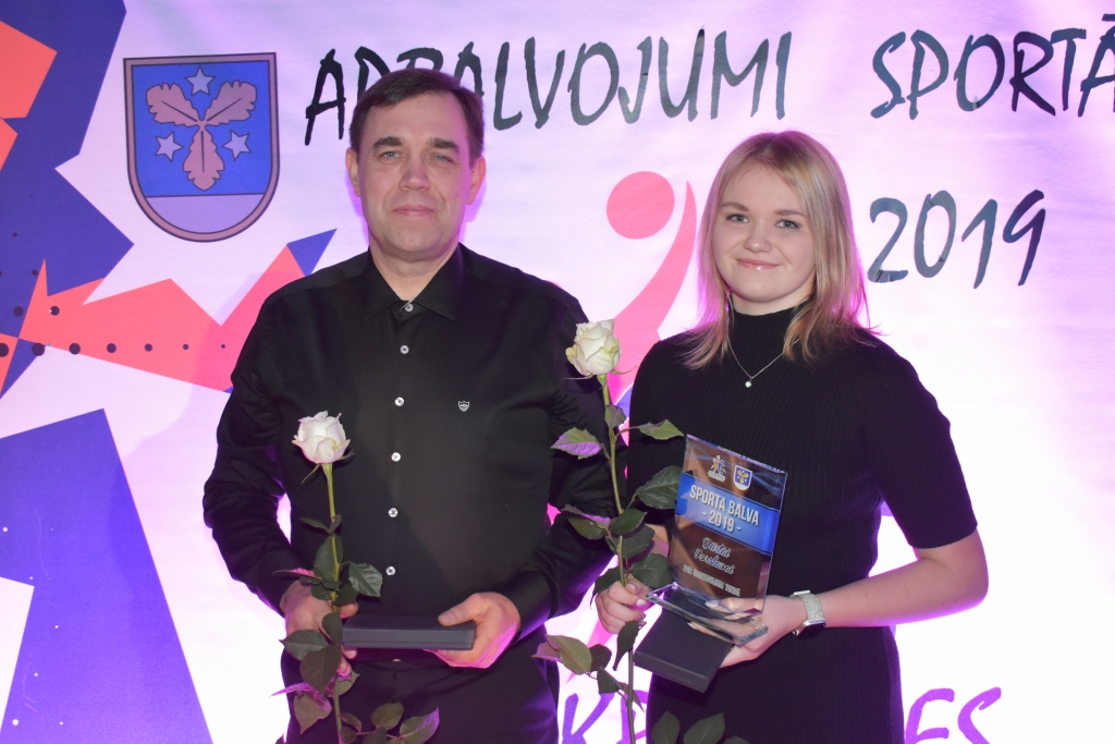 Tenisiste Dārta Vorslava sportistu godināšanā kopā ar lielāko atbalstītāju tēvu Dairi.
Autors: no “Staburaga” arhīva