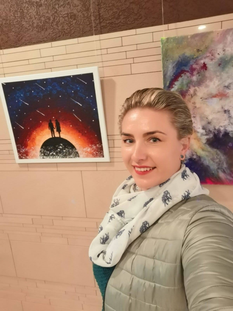 Pirmā izstāde. Simona Makarenkova un viņas darbi.