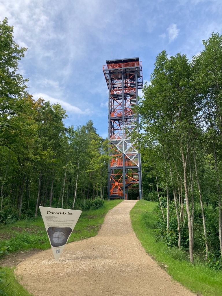 Tagad Daborkalns ir kļuvis par pilnvērtīgu, interesantu, viegli sasniedzamu un baudāmu tūrisma objektu.
Autors: Ainārs Zariņš