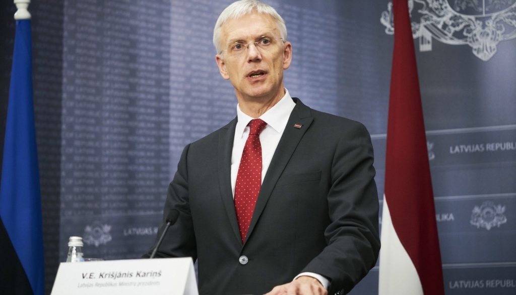 GAIDĀMI STINGRĀKI IEROBEŽOJUMI. Valsts premjers Krišjānis Kariņš sacīja, ka valsts mērķis ir vakcinēt cilvēkus, valstij neesot citas izvēles un nevakcinētajiem gaidāmi vēl stingrāki ierobežojumi. Pašlaik vēl nav noteikti konkrēti papildu ierobežojumi, ko varētu piemērot nevakcinētām personām.
Autors: publicitātes