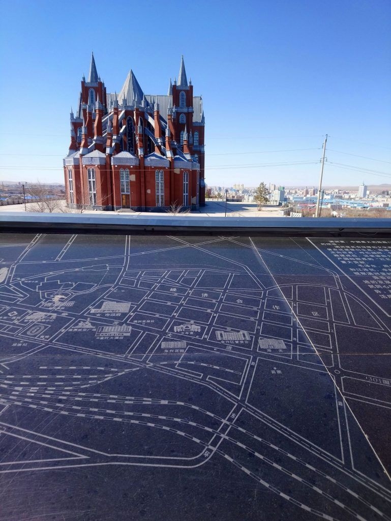 BAZNĪCA — viena no retajām Maņdžouli.
Autors: no ceļotāju albuma