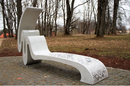 Goda krēsls Lielvārdes jostas audējiem — Arvedam un Verai Paeglēm.
Autors: no lielvarde.lv