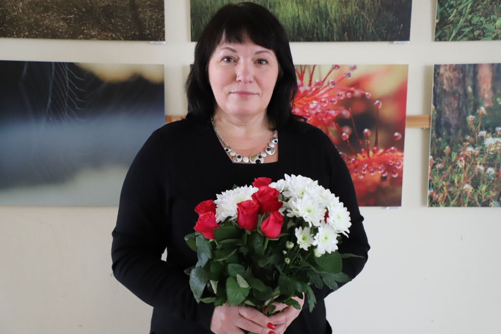 VADĪS PAŠVALDĪBAS POLICIJU. “Maigi skan — dzimtsarakstu nodaļas vadītāja, bet mans līdzšinējais darbs lielākoties saistīts ar juridiskajiem jautājumiem,” saka pašreizējā Kokneses dzimtsarakstu nodaļas vadītāja Anita Ozola, kura janvārī sāks pildīt Aizkraukles novada pašvaldības policijas priekšnieces pienākumus.
Autors: Arvis Upīts