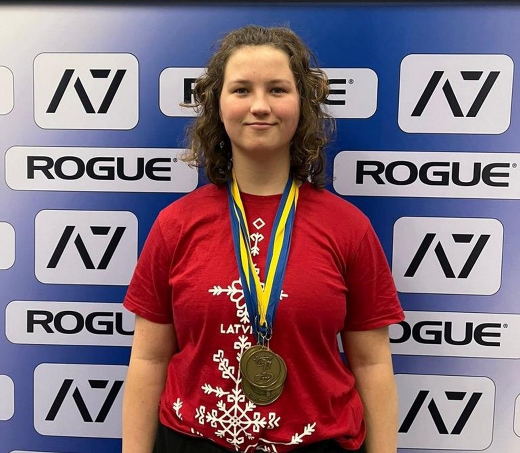 Koknesiete Dārta Bērziņa Eiropas sacensībās pauerliftingā ieguva bronzas medaļu un laboja rekordus.
Autors: no personīgā albuma