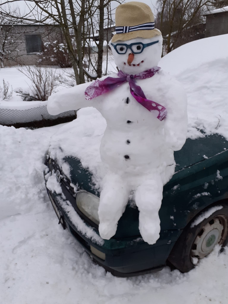 Baltā ģimenīte. To šogad var sastapt Gunas Gadišķes sētā Pilskalnē.
Autors: no Gunas Gadišķes albuma